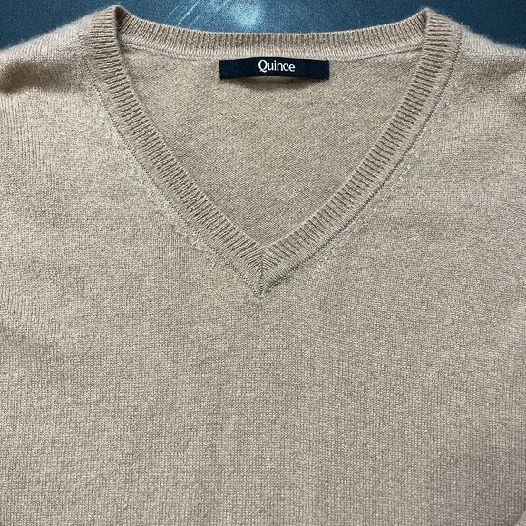 Quince Womens 100% Cashmere Sweater Tan Long Sleeve V-neck Small EUC - Picture 6 of 7